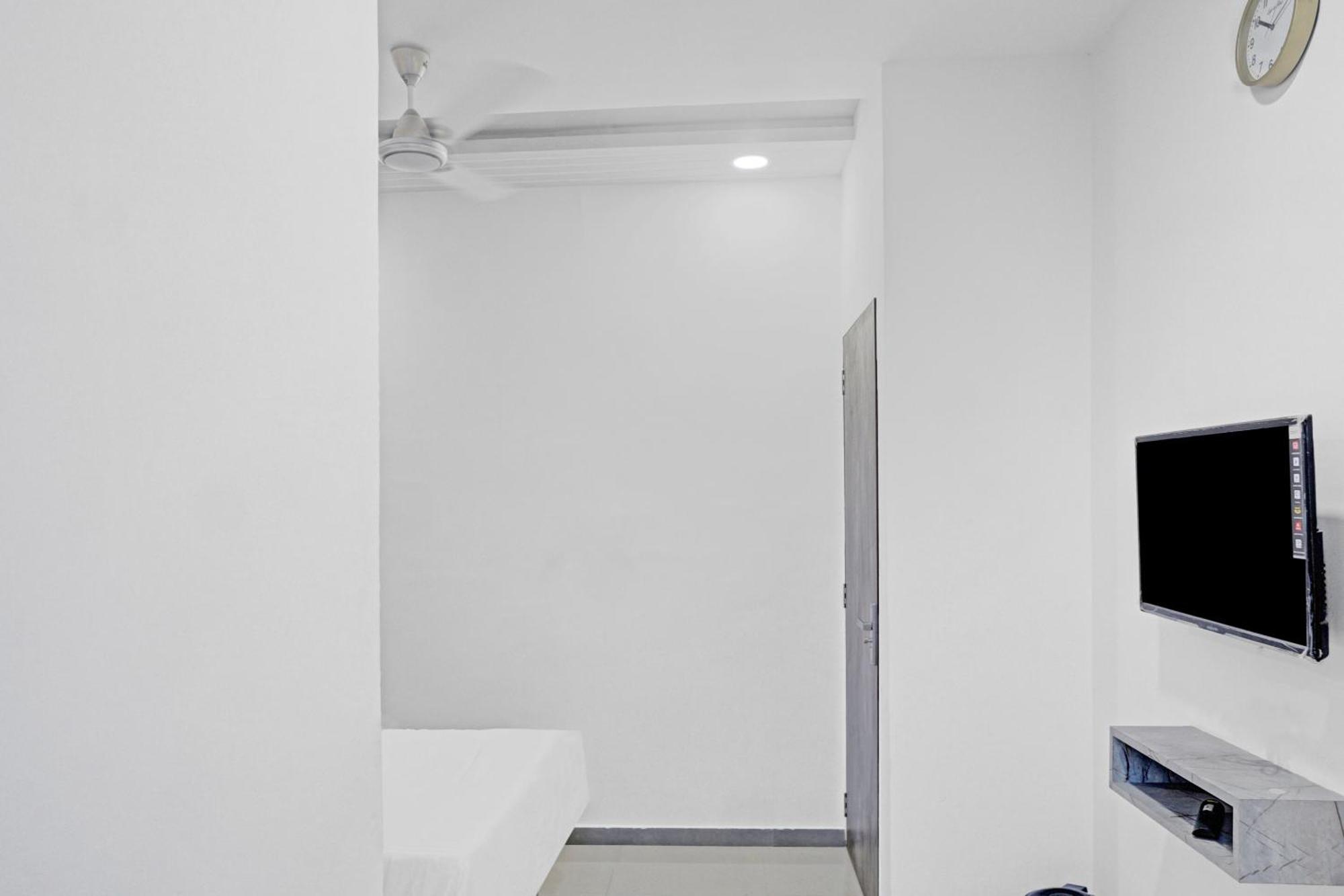 Collection O Sigma Inn Surat Exterior photo