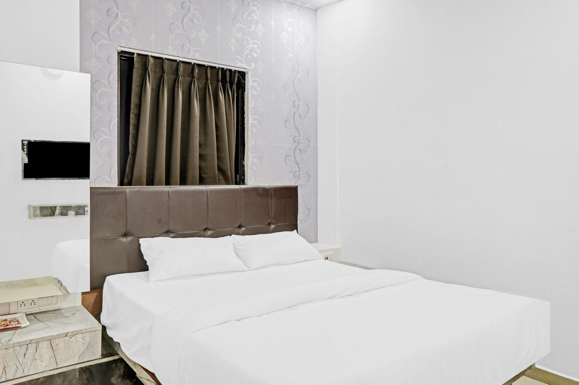 Collection O Sigma Inn Surat Exterior photo