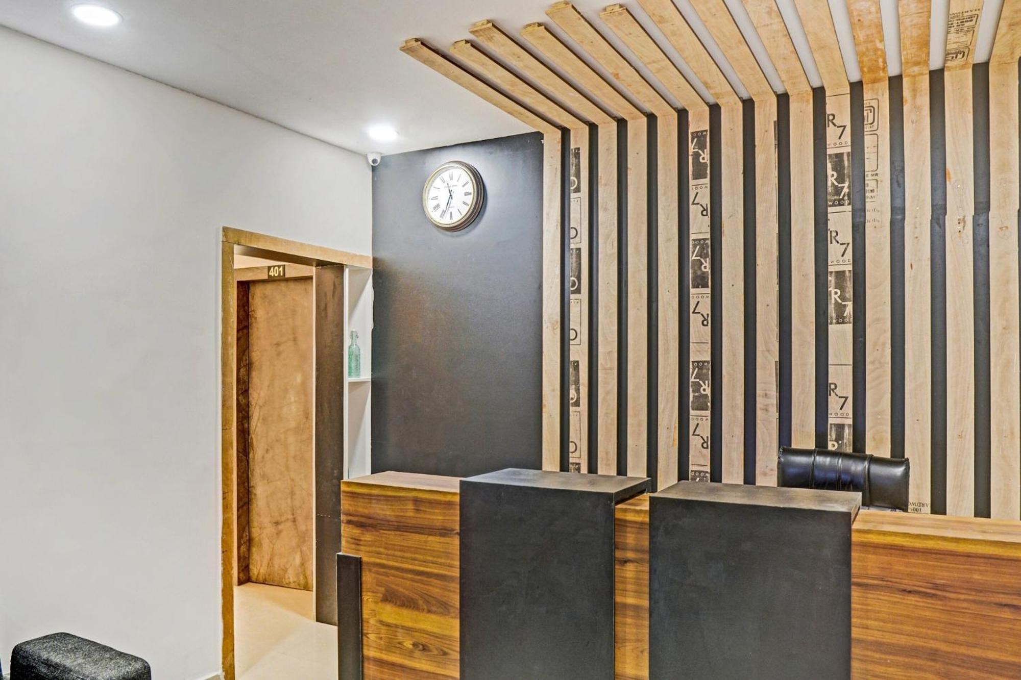 Collection O Sigma Inn Surat Exterior photo