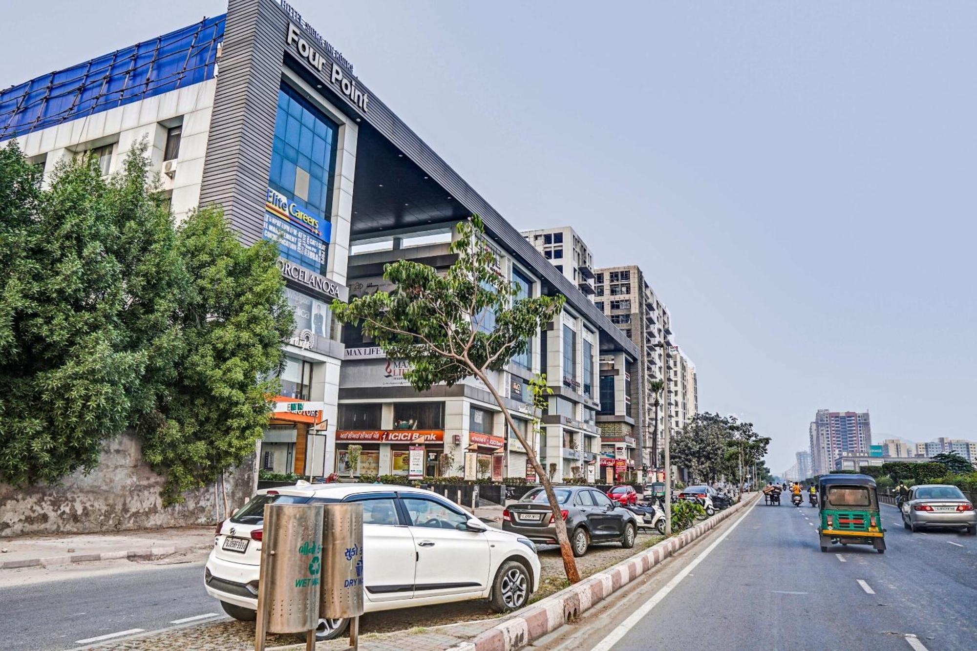 Collection O Sigma Inn Surat Exterior photo