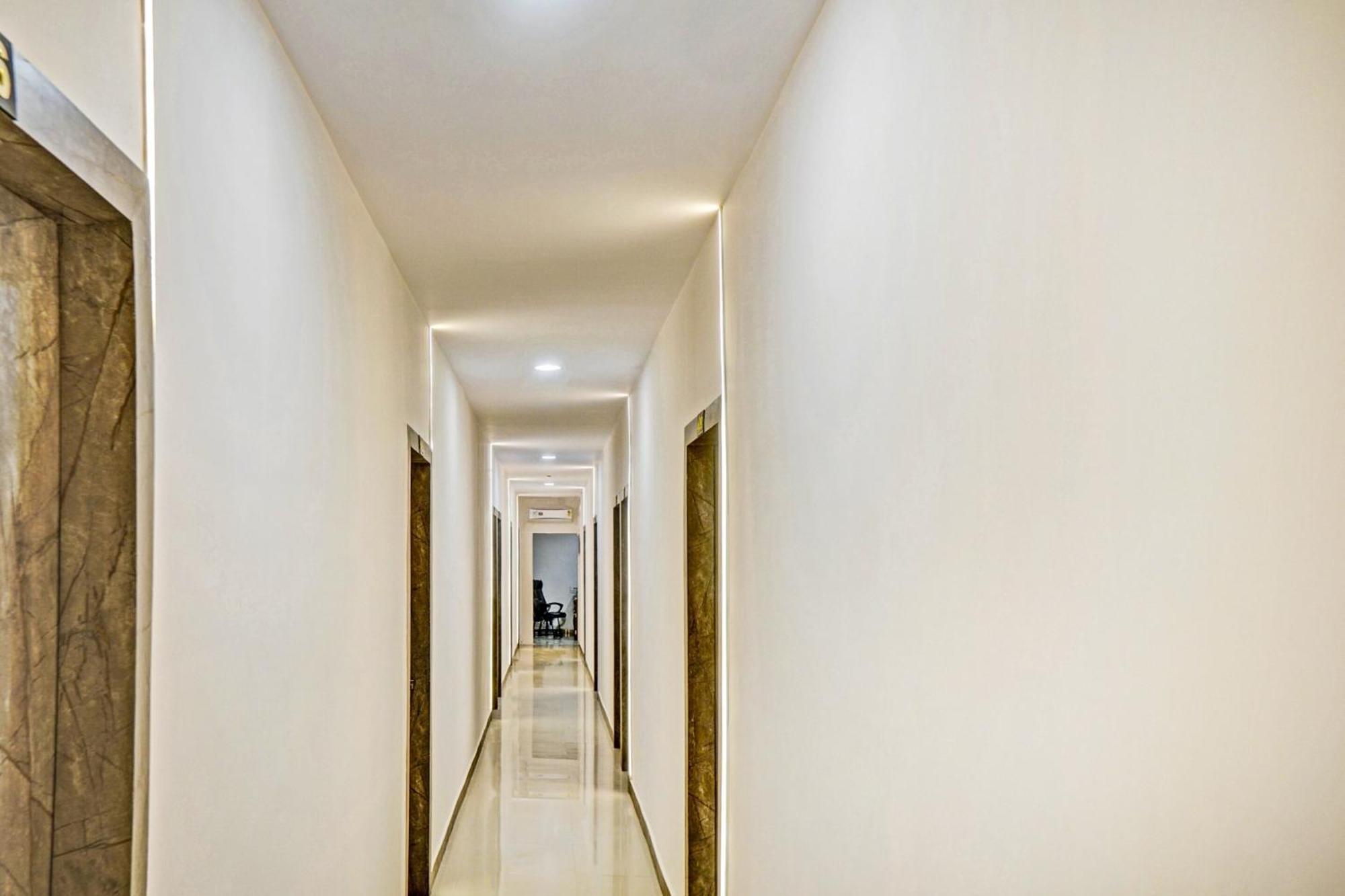 Collection O Sigma Inn Surat Exterior photo